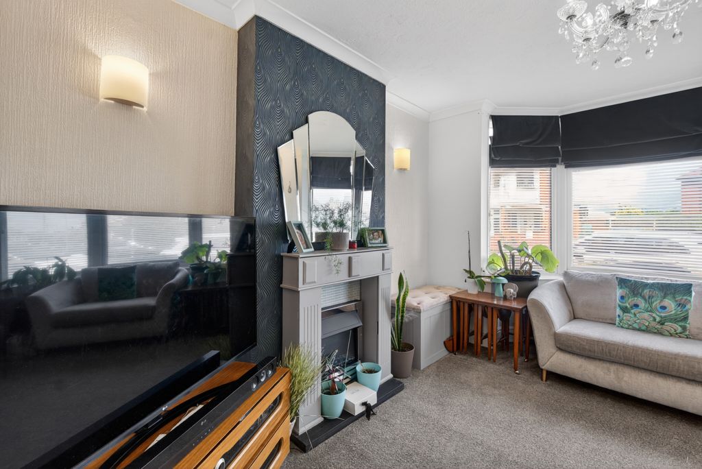 Property photo 3 of 18 A6703036
