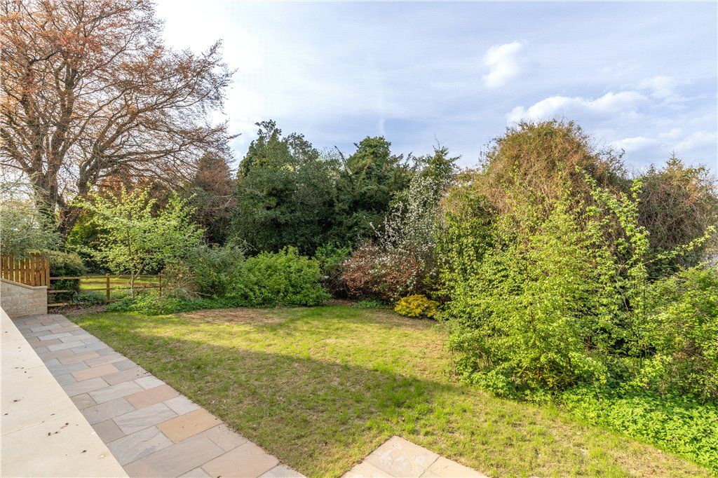Property photo 2 of 15 Communal Gardens