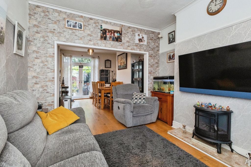 Property photo 2 of 16 Pbox-Img.Jpg