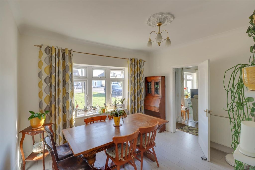 Property photo 3 of 24 126 Nevendon Road-23.Jpg