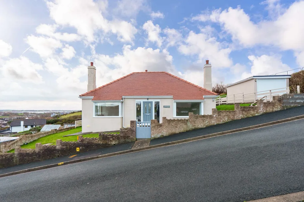 Property photo 1 of 32