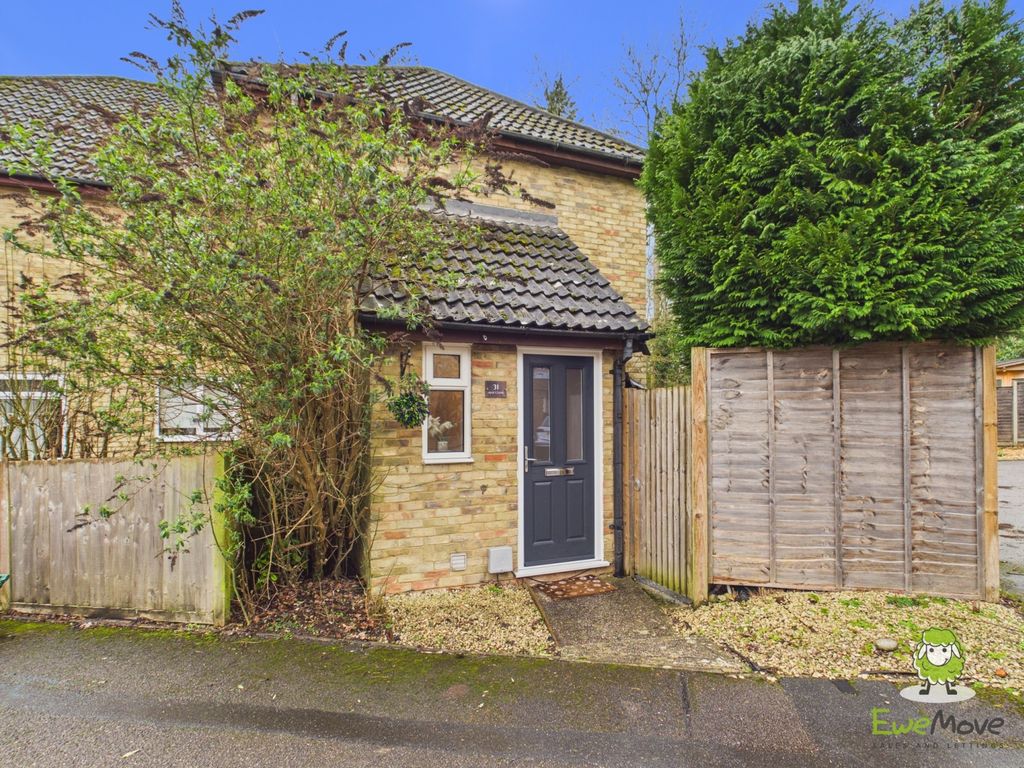 Property photo 1 of 15 Ewemove Estate Agents Basingstoke - Ajax Close -Fr