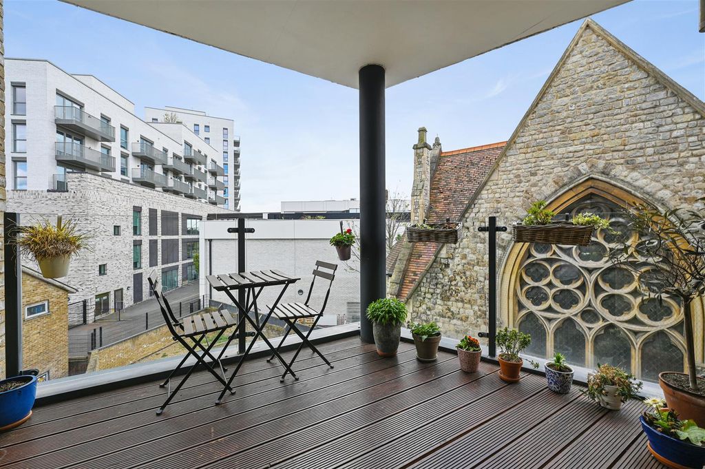 Property photo 2 of 12 Ar - Triumph House10.Jpg