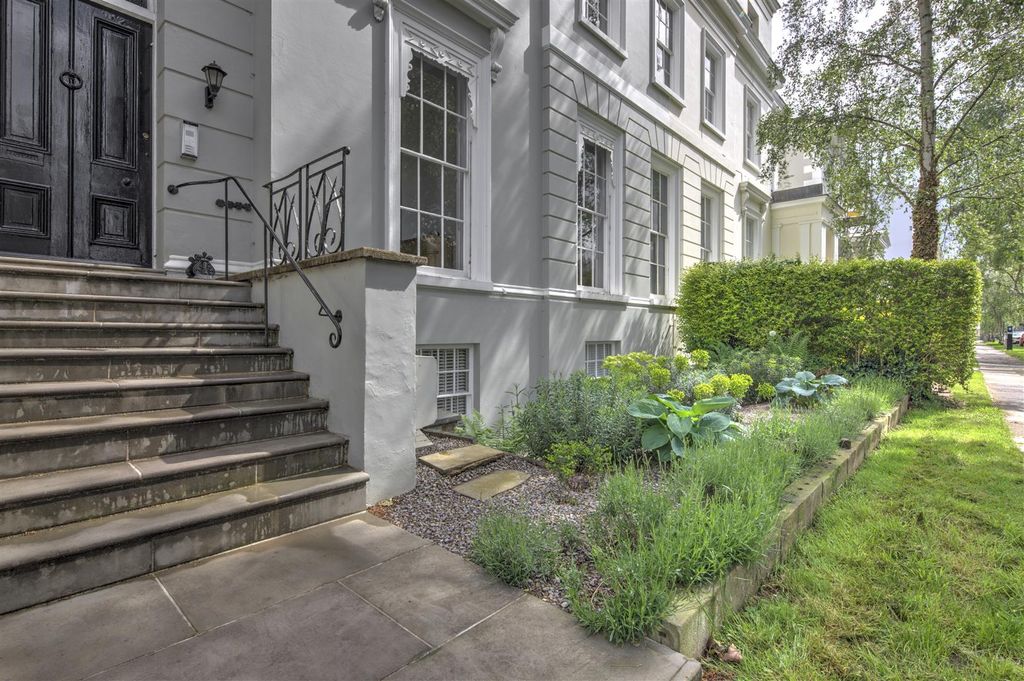 Additional image 10 of 2 bed flat for salePittville Lawn, Cheltenham GL52