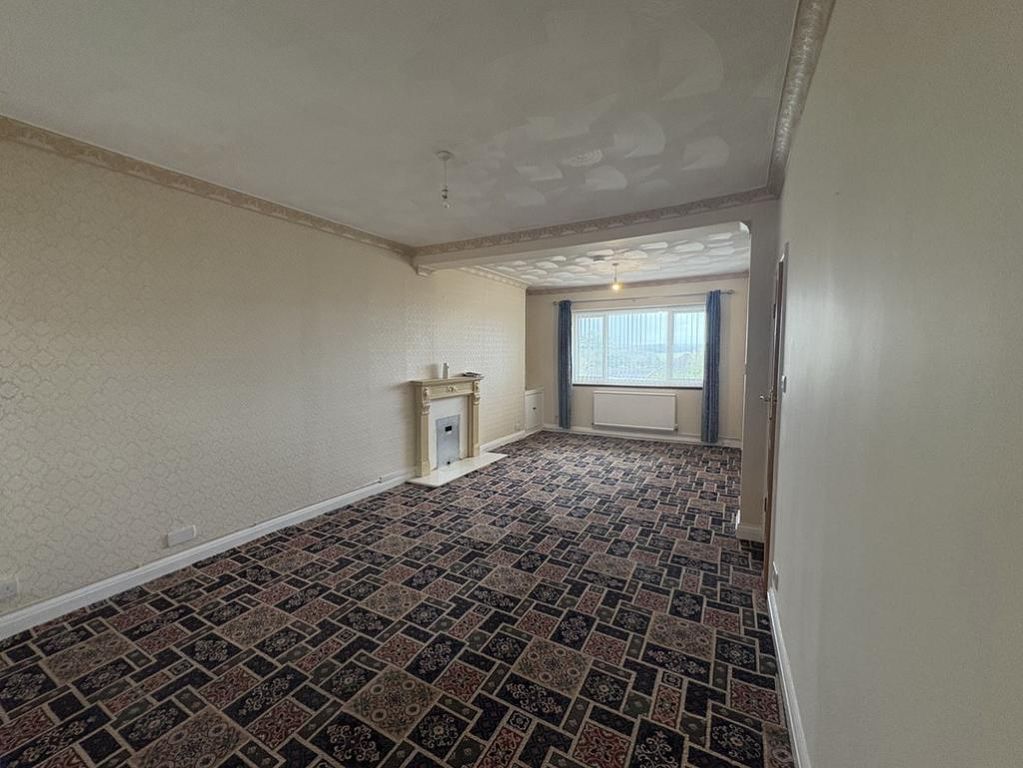 Property photo 3 of 11 Lounge