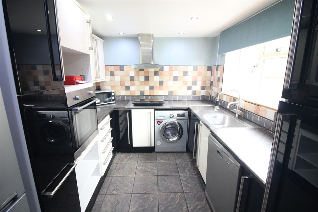 Property photo 2 of 15 Kitchen