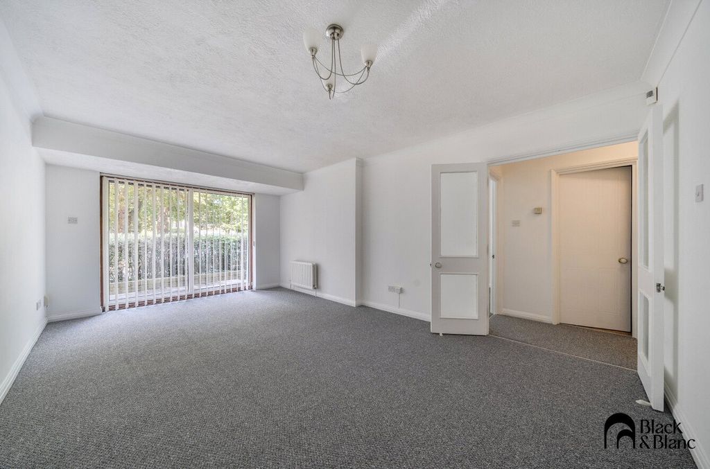 Property photo 2 of 12 Living Room