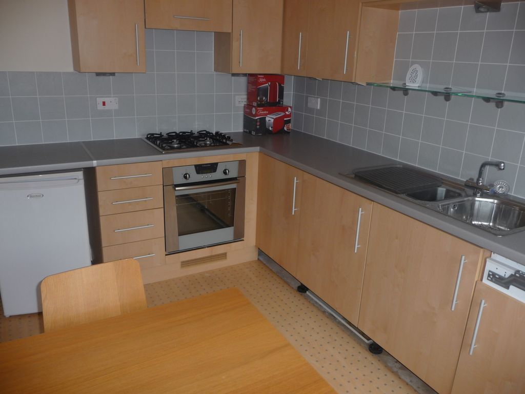 Property photo 2 of 7 Kitchen