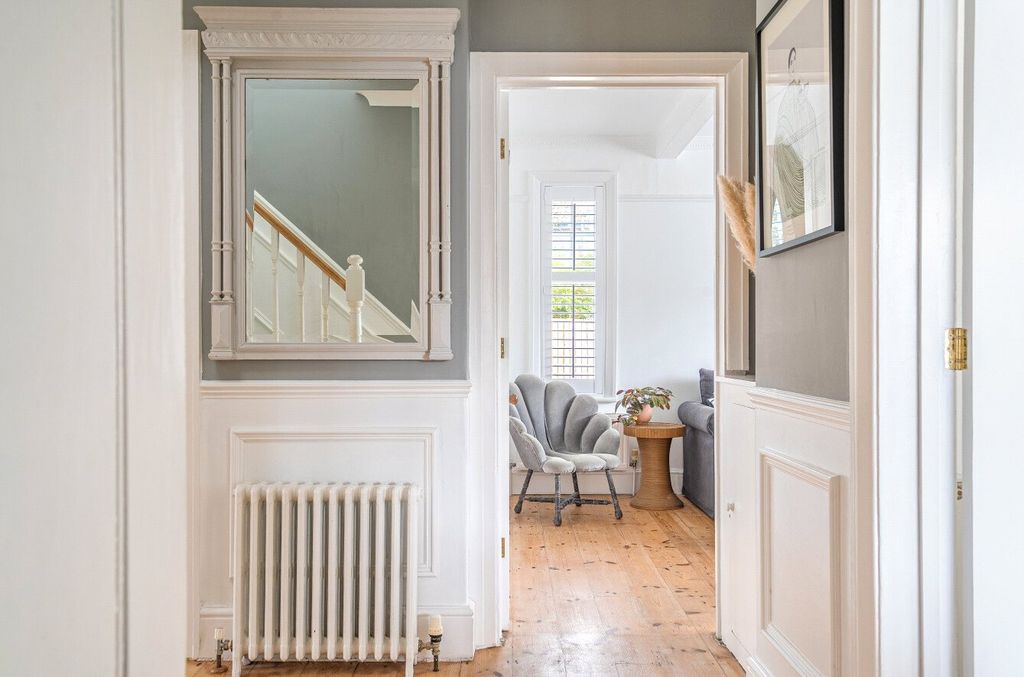 Property photo 2 of 4 Entrance Hallway