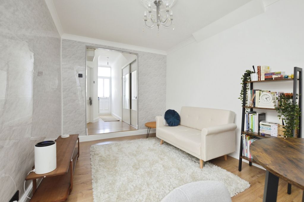 Property photo 2 of 10 Pbox-Img.Jpg