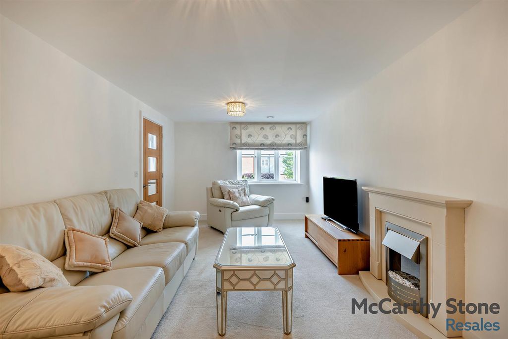 Property photo 3 of 10 8657012-Interior05-800.Jpg
