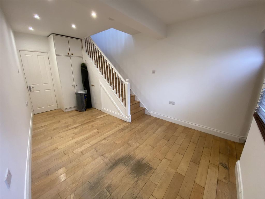 Property photo 2 of 8 Bedroom Pic 3.Jpg