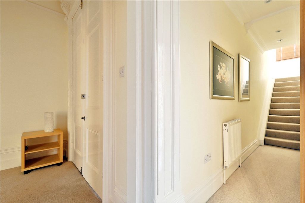 Property photo 2 of 8 Picture No. 23