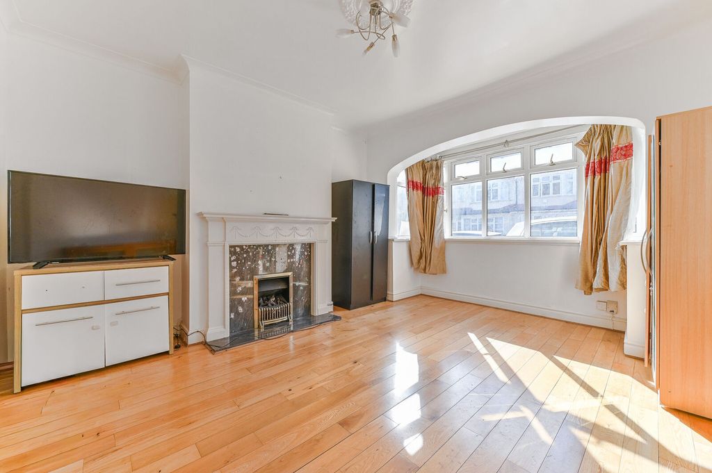 Property photo 3 of 17
