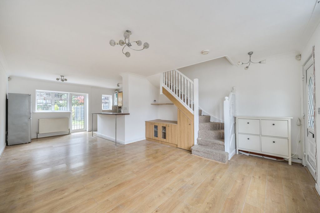 Property photo 2 of 20 1343849-9-68Ae25A...