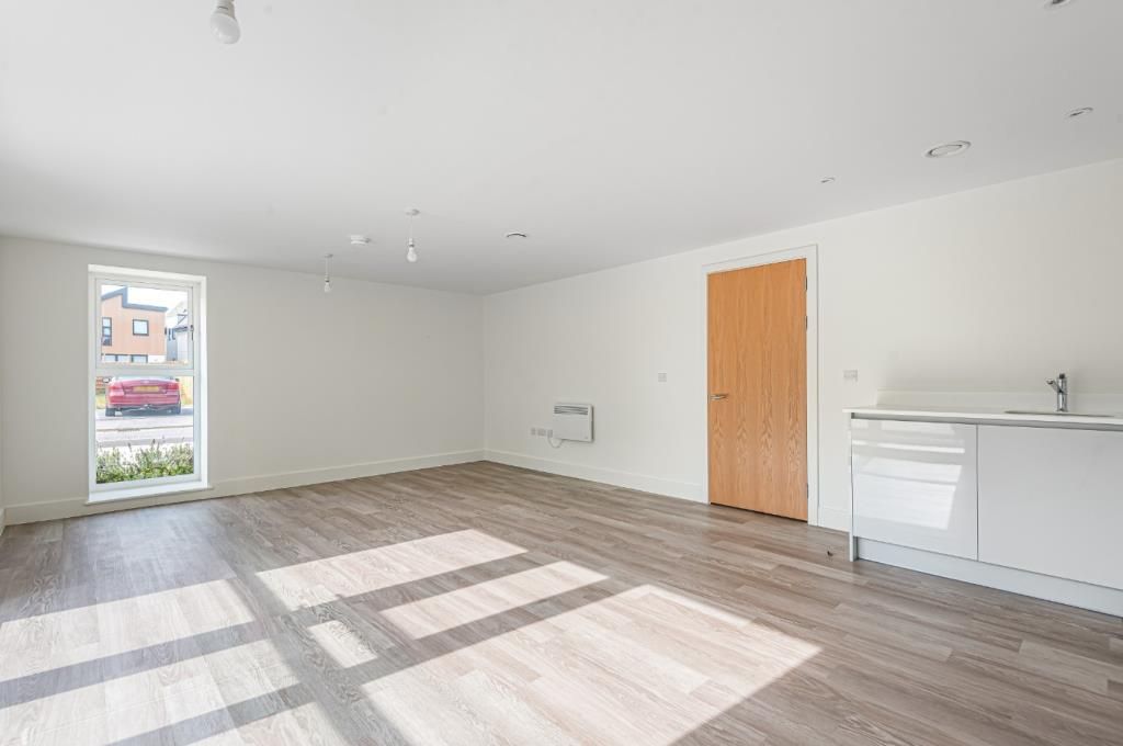 Property photo 3 of 11 Kitchen