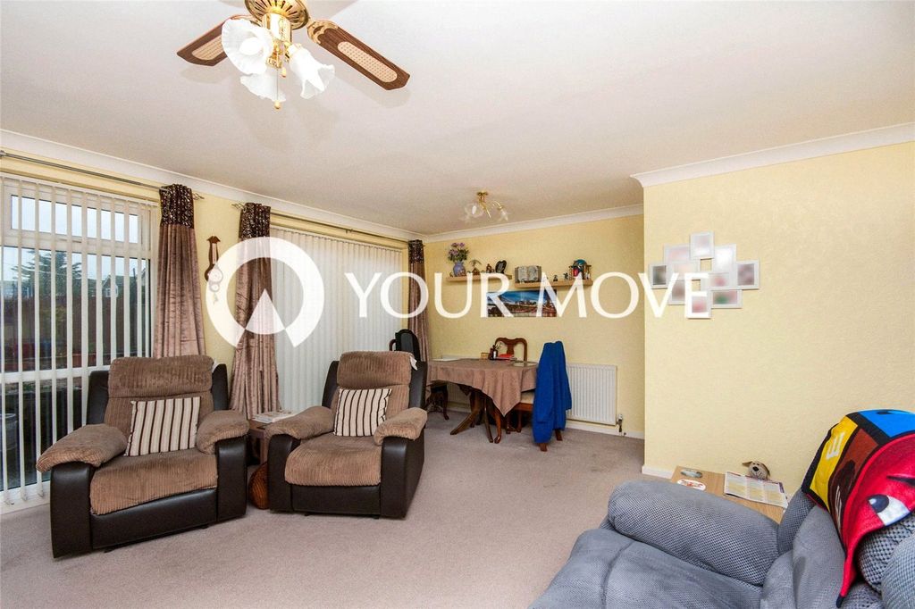 Property photo 2 of 8 Lounge