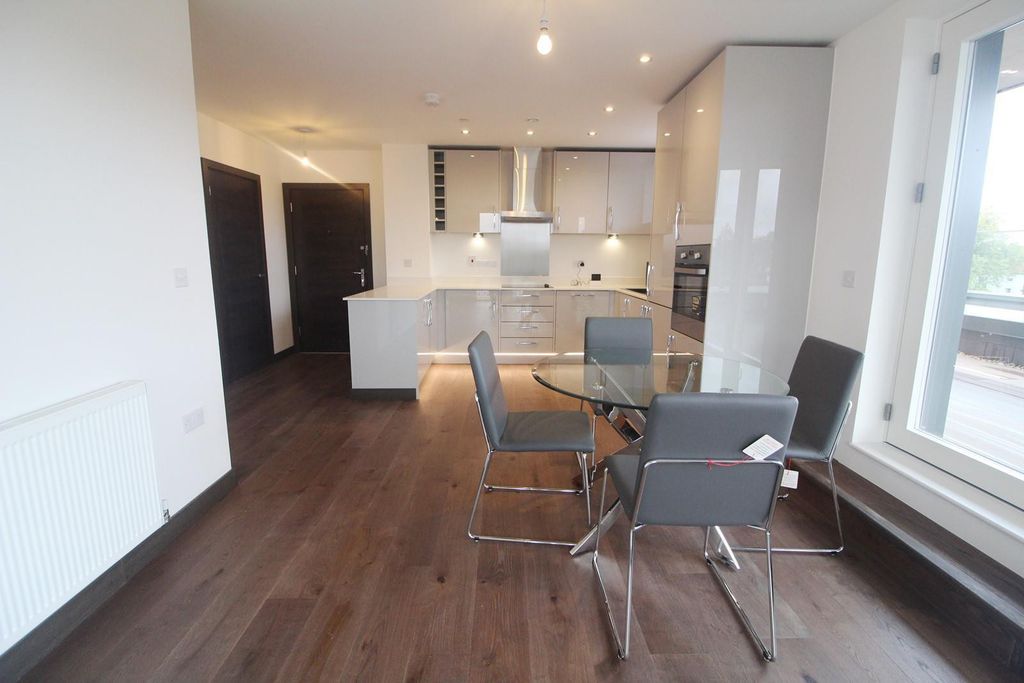 Property photo 3 of 10 Dining Area