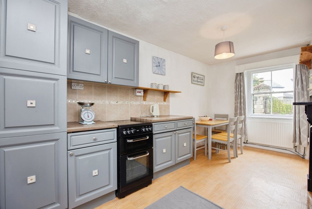 Property photo 2 of 16 Photo