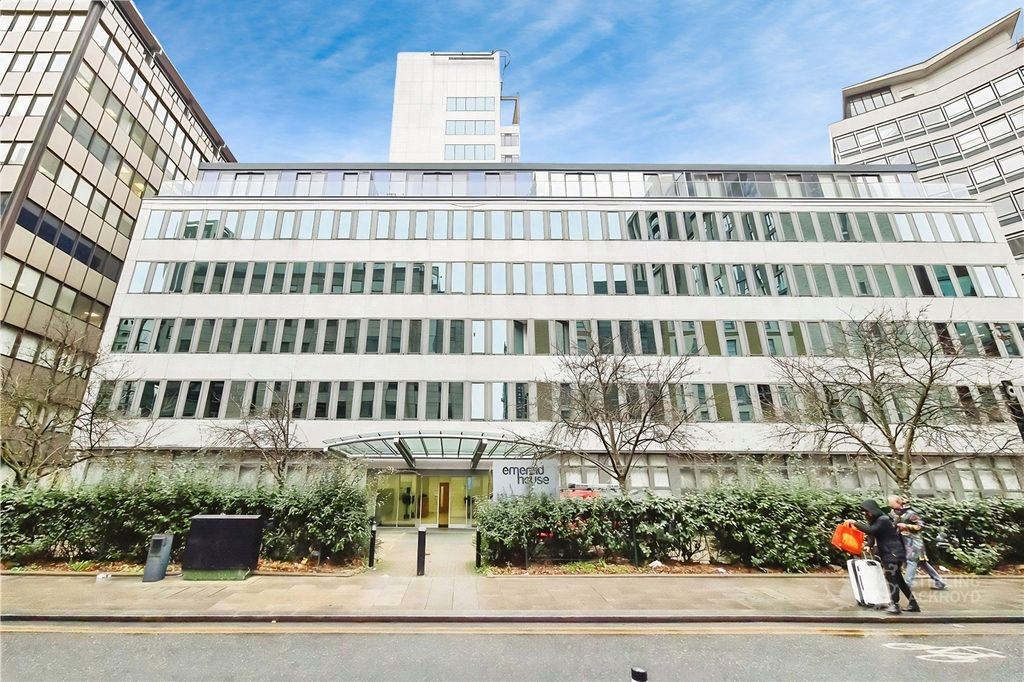 Property photo 1 of 8 Exterior