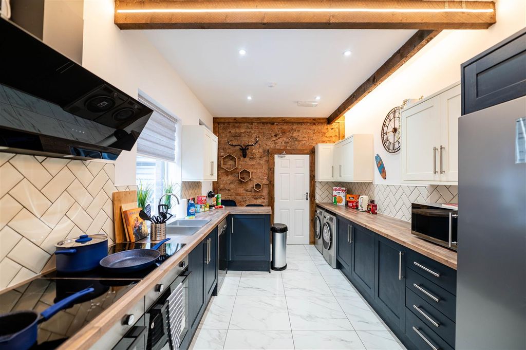 Property photo 3 of 17 8Polelane-34.Jpg