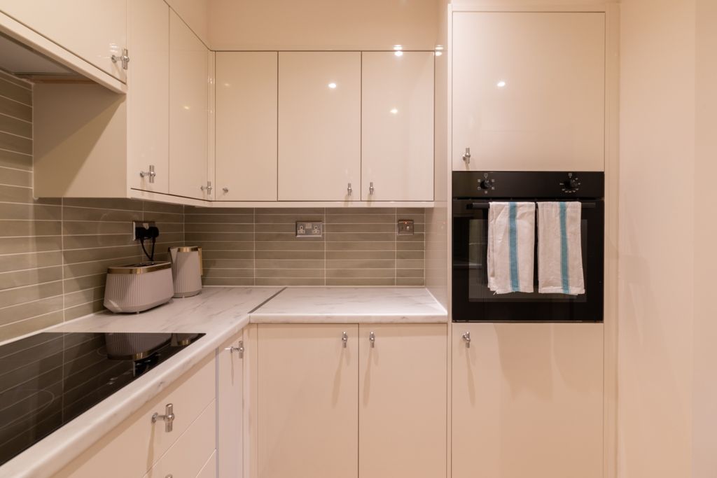 Property photo 2 of 19 Kitchen (2)
