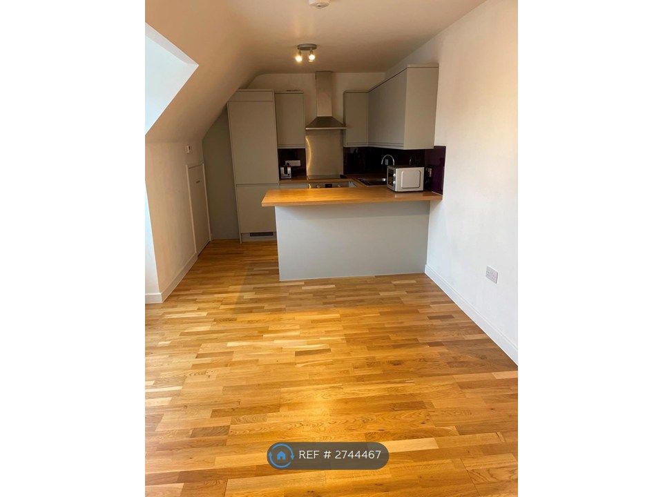 Property photo 1 of 10 Kitchen / Living Room