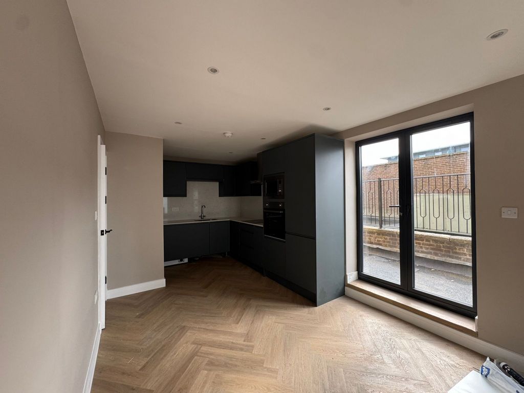 Property photo 1 of 4 2 Bed Flat To Rent Marlowes, Hemel Hempstead Hp1