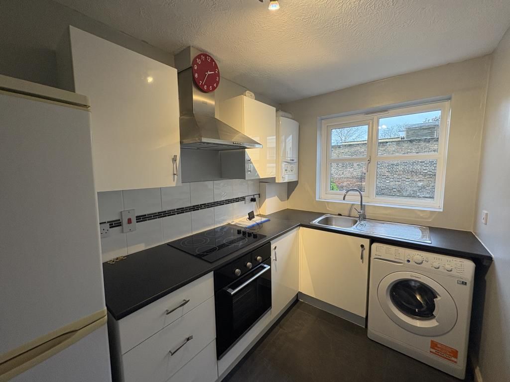 Property photo 3 of 6 Kitchen