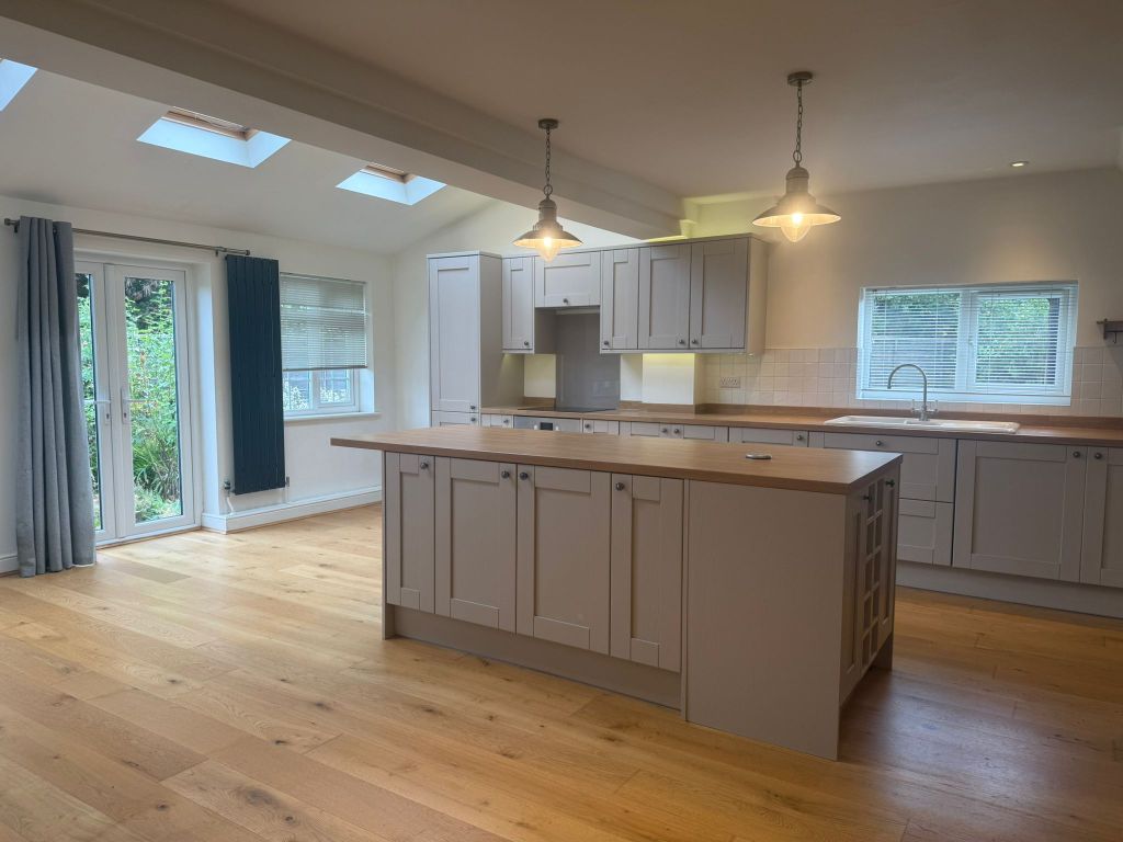 Property photo 2 of 32