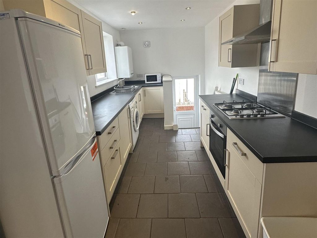 Property photo 2 of 6 Kitchen.Jpg
