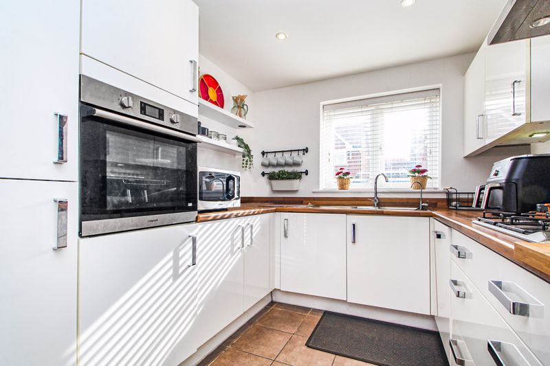 Property photo 3 of 16 Kitchen