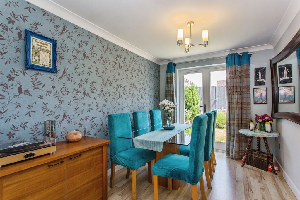 Property photo 3 of 14 Dining Room