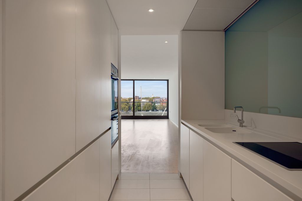 Property photo 2 of 25 Kitchen