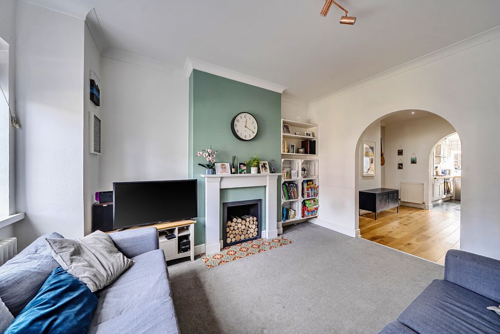 Property photo 2 of 15 1417563-10-699Da2...