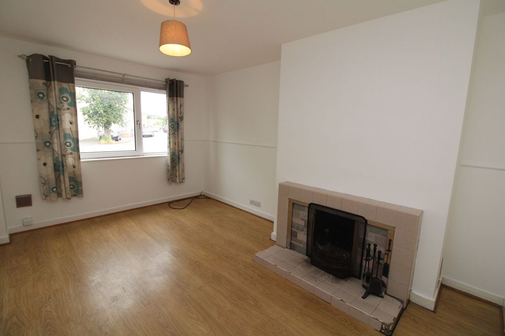 Property photo 3 of 11 Lounge