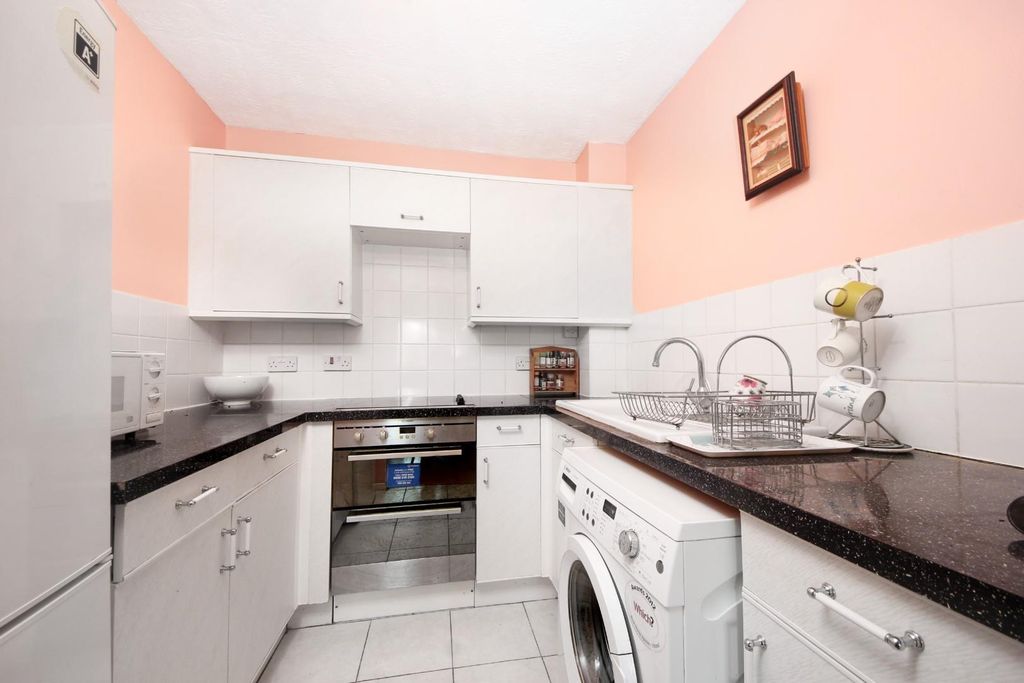 Property photo 3 of 6