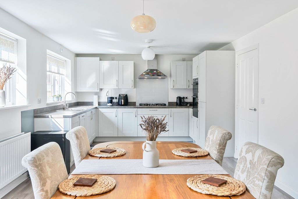 Property photo 2 of 22 13-682312c61E3B1-...