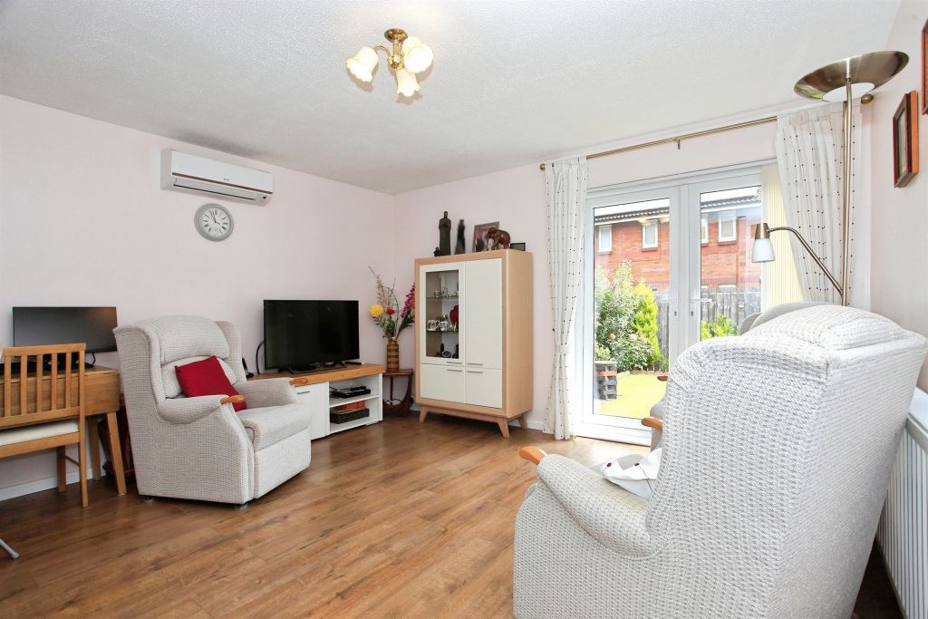 Property photo 2 of 17 Lounge Area