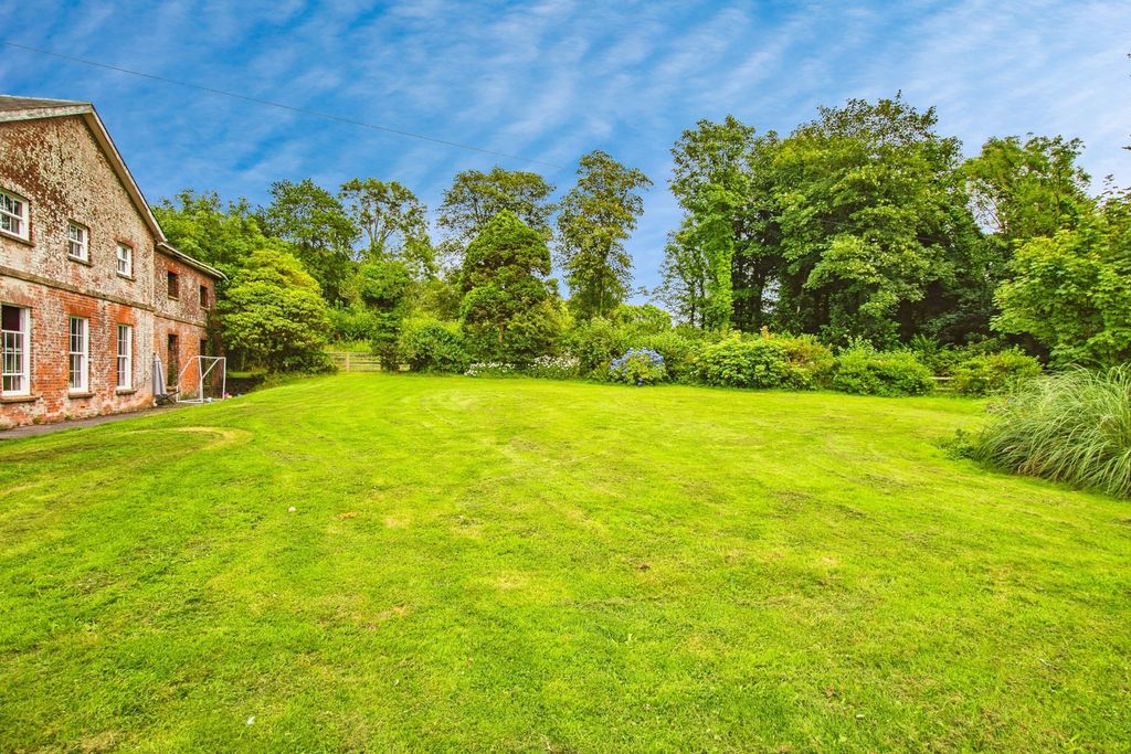 Property photo 3 of 17 Photo