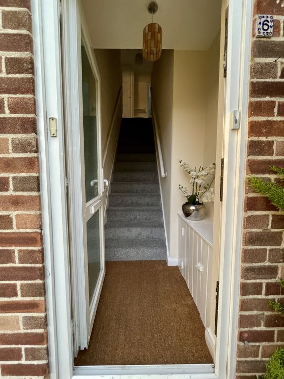 Property photo 2 of 7 6 Audley Court En...