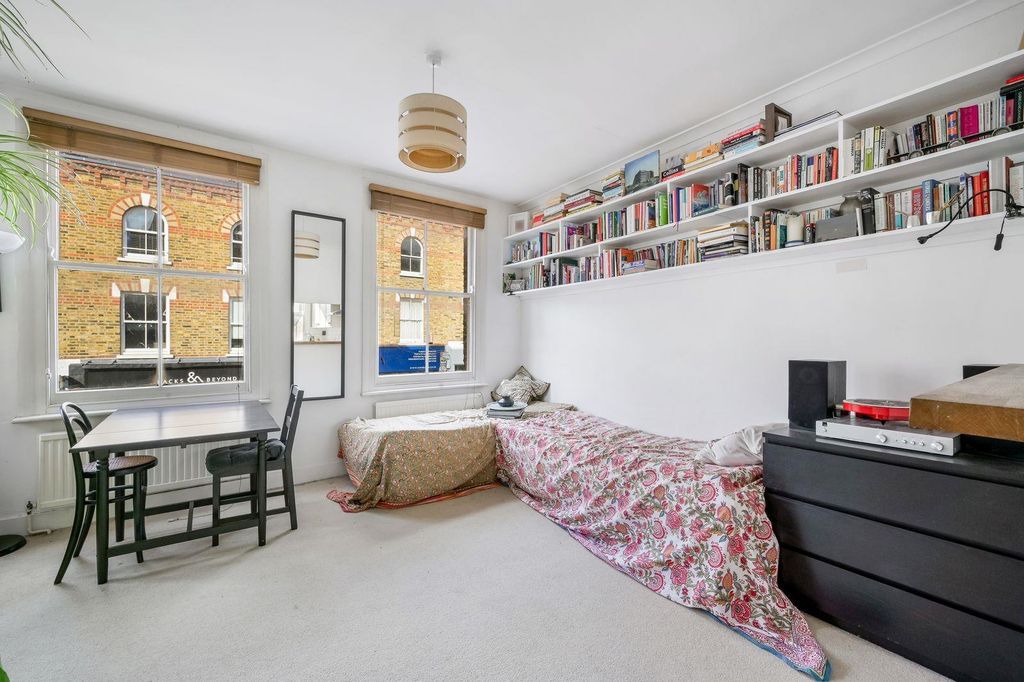 Property photo 2 of 12 Living Room