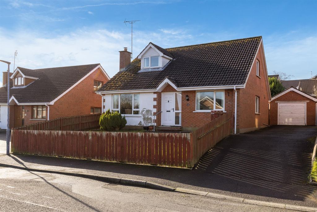 Property photo 2 of 21 19 The Grange 20.Jpg