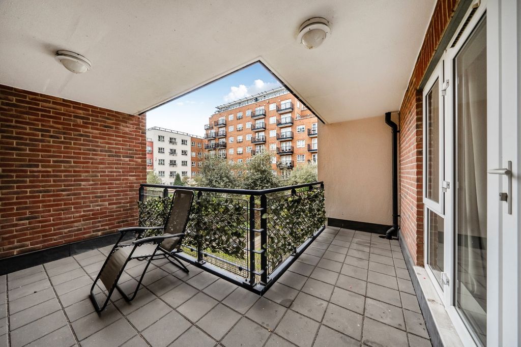 Property photo 3 of 8 Picture No. 32