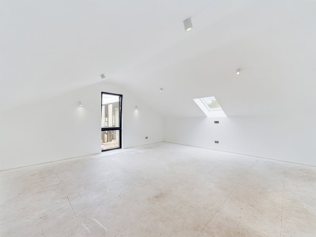 Additional image 16 of 5 bed detached house to rentHigher Trewrong, Polmear Hill, Par PL24