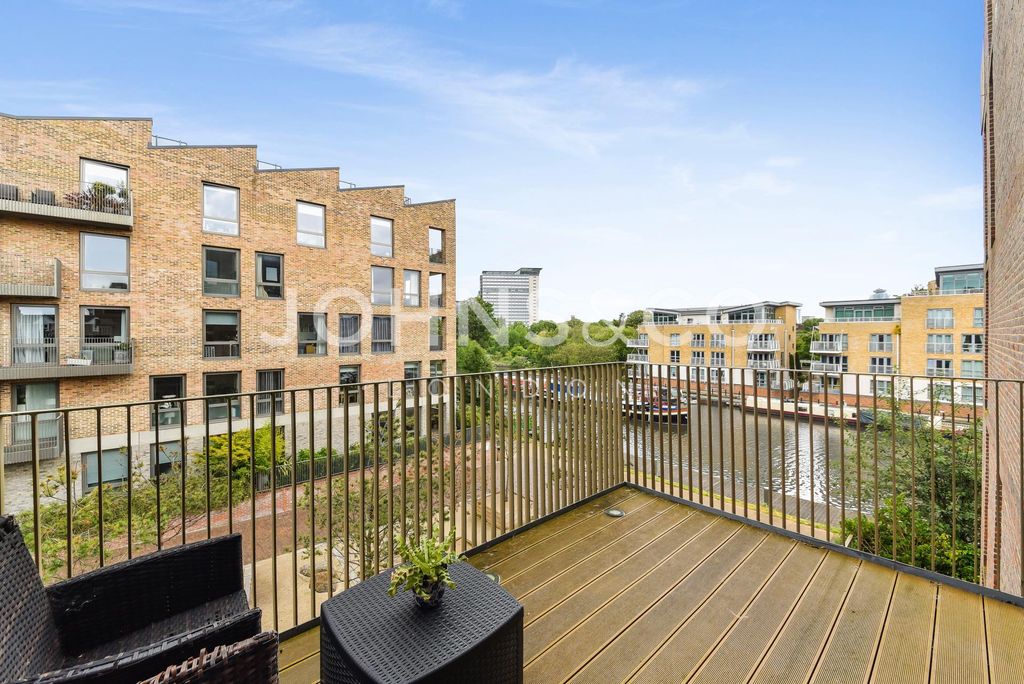 Property photo 2 of 8