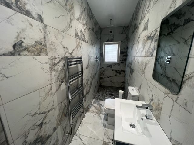 Property photo 1 of 17 Bathroom