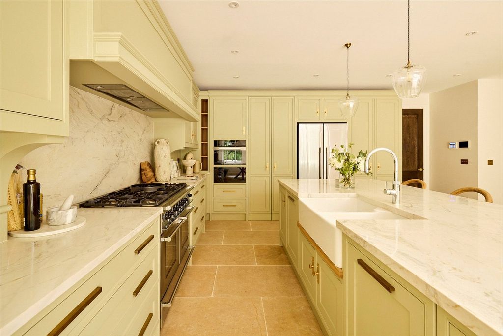 Property photo 2 of 21 Kitchen