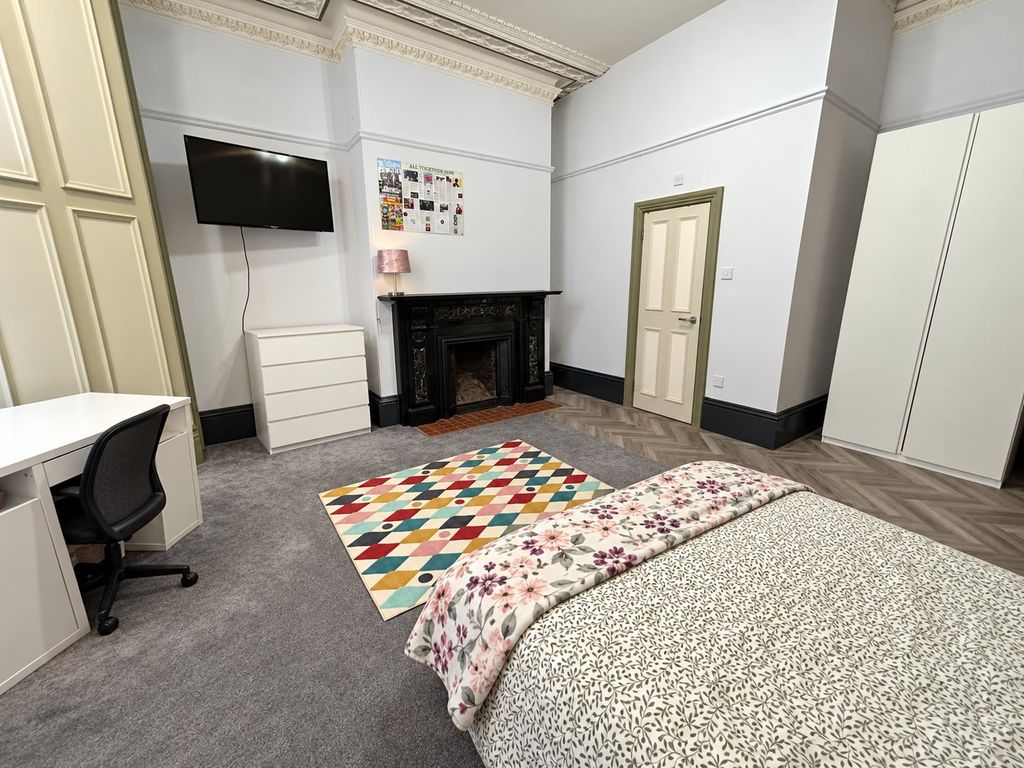 Property photo 2 of 19 Bedroom 1