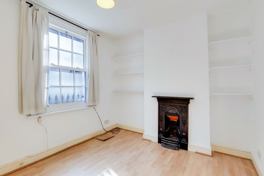 Property photo 2 of 11